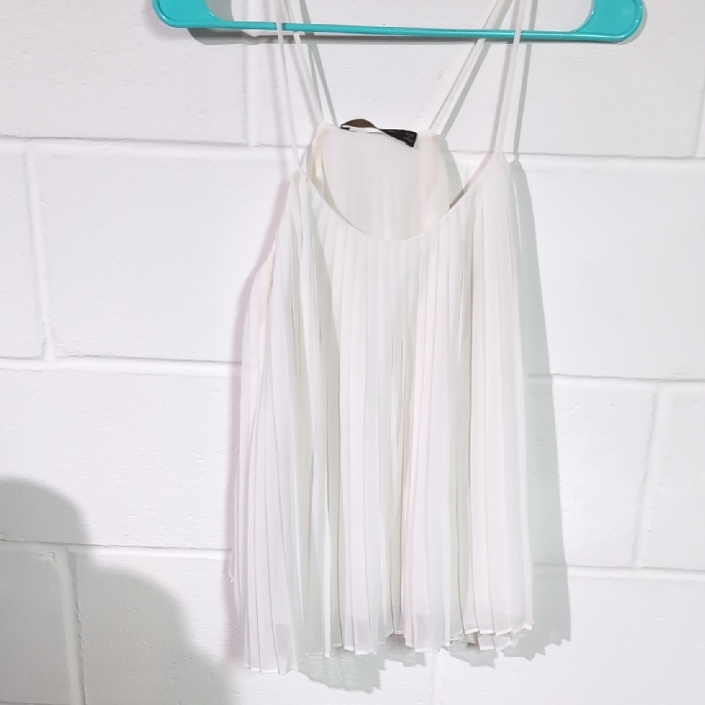 Elegant White Pleated Women's Top - Picture 1 of 3